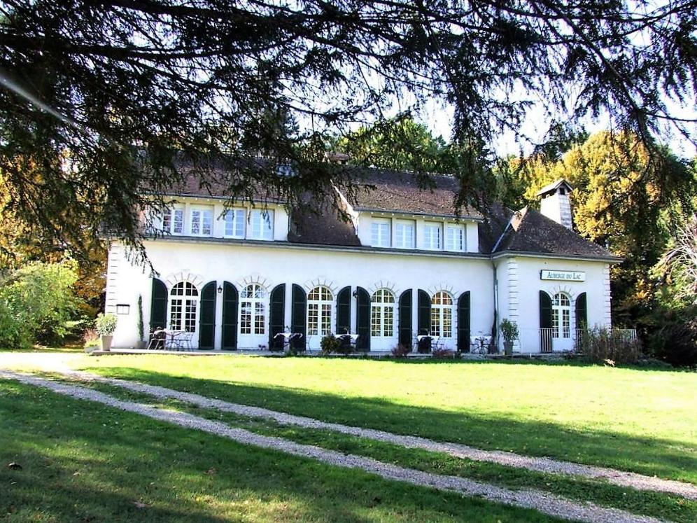 Auberge Du Lac De Mondon Mailhac-sur-Benaize Exterior foto