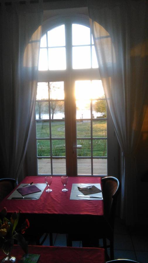 Auberge Du Lac De Mondon Mailhac-sur-Benaize Exterior foto