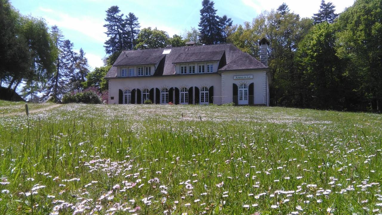 Auberge Du Lac De Mondon Mailhac-sur-Benaize Exterior foto